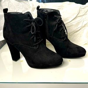 Size 8, Forever 21 women’s boots